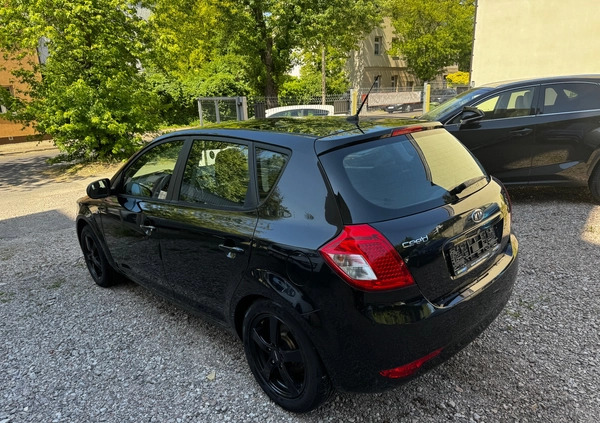 Kia Ceed cena 17600 przebieg: 140000, rok produkcji 2009 z Łódź małe 301